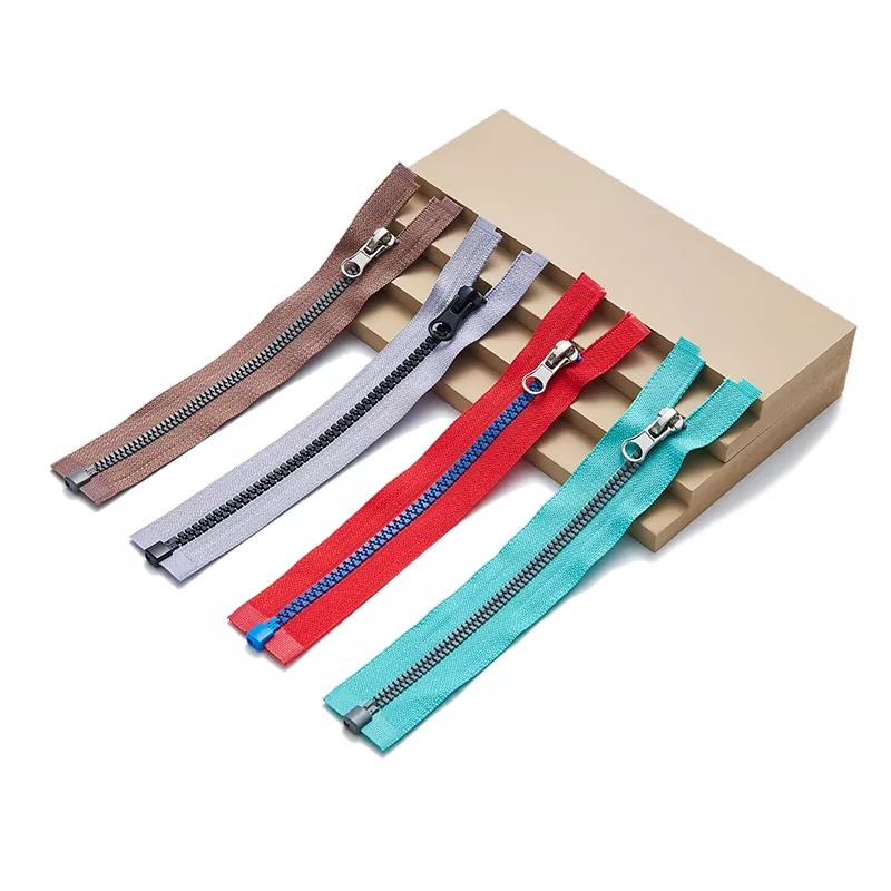 Műanyag cipzár speciális alakú fogakkal